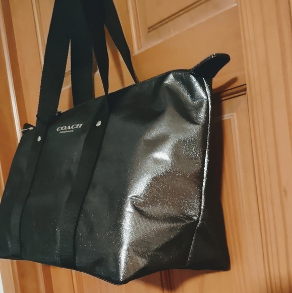 🆕Coach Duffel Bag Silver Shimmer Metallic Overnight Weekender Travel Bag - Picture 3 of 9